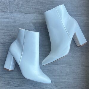 NWOT Madden Girl “Flexx” White Block Heeled Ankle Booties Size 7